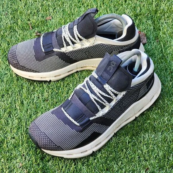 ON CLOUDNOVA - Womens Sneakers - SIZE 8 ((Shoes Have Some Damage))
