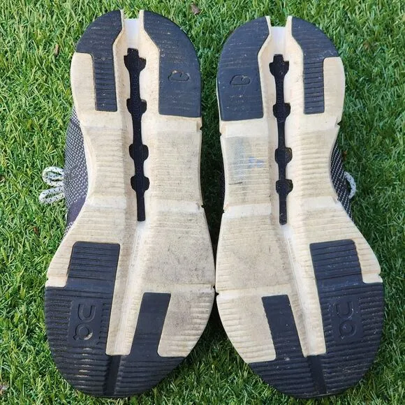 ON CLOUDNOVA - Womens Sneakers - SIZE 8 ((Shoes Have Some Damage))