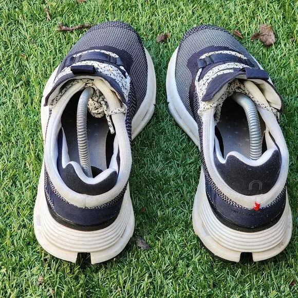 ON CLOUDNOVA - Womens Sneakers - SIZE 8 ((Shoes Have Some Damage))