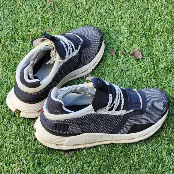 ON CLOUDNOVA - Womens Sneakers - SIZE 8 ((Shoes Have Some Damage))