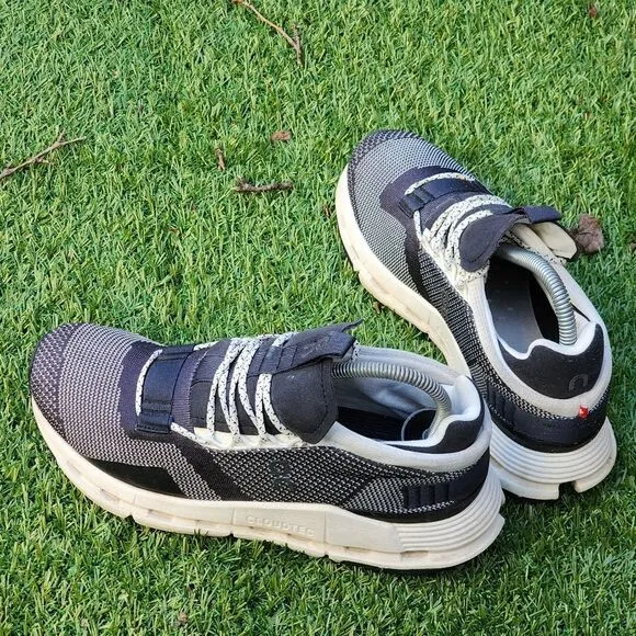 ON CLOUDNOVA - Womens Sneakers - SIZE 8 ((Shoes Have Some Damage))