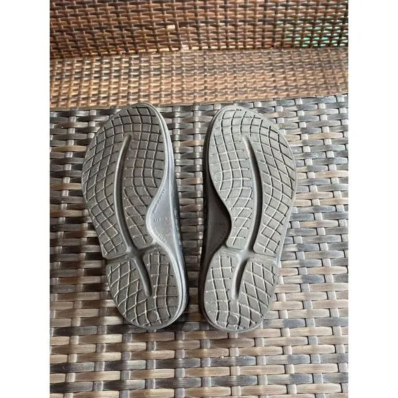 Oofos sandals womens size 5