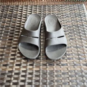 Oofos sandals womens size 5