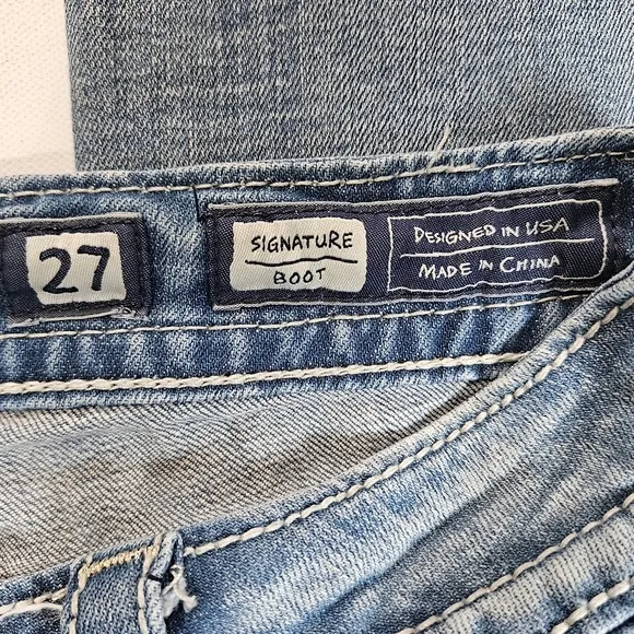 OUT OF STOCK Miss Me Jeans Womens Size 27 Signature Boot Embroidered
