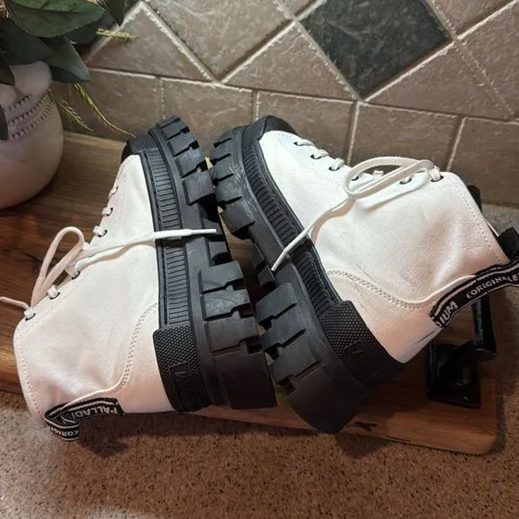 Palladium Revolt Hi TX Star White Platform Shoes - 9 - Great Condition