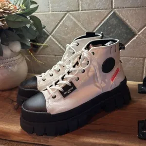 Palladium Revolt Hi TX Star White Platform Shoes - 9 - Great Condition