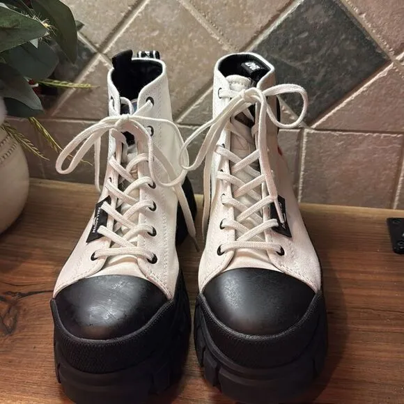Palladium Revolt Hi TX Star White Platform Shoes - 9 - Great Condition