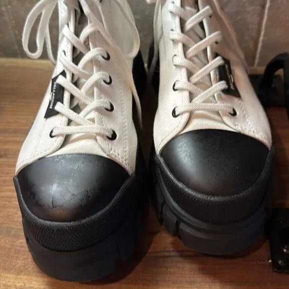 Palladium Revolt Hi TX Star White Platform Shoes - 9 - Great Condition