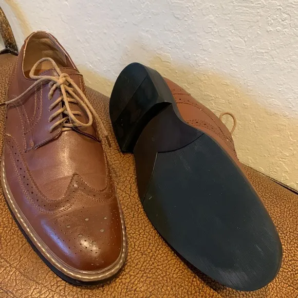 Perry Ellis Men’s Classic Oxford Wingtips Dress Casual Brown Shoes! Size 10!