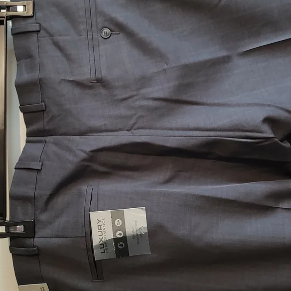 Perry Ellis Portfolio Men's Gray Modern Fit Slacks Size 44x34.  Make An Offer