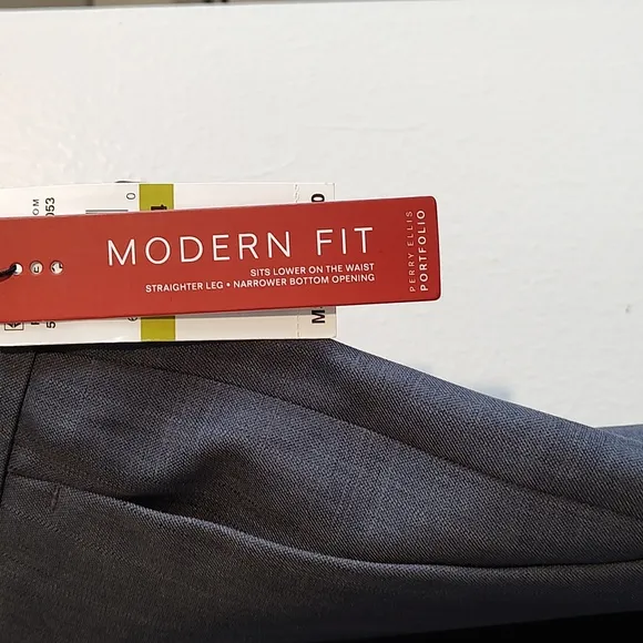 Perry Ellis Portfolio Men's Gray Modern Fit Slacks Size 44x34.  Make An Offer