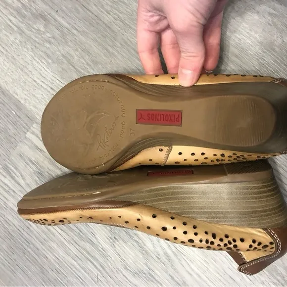 Pikolinos Round Toe Beige Wedge Leather Shoes 7