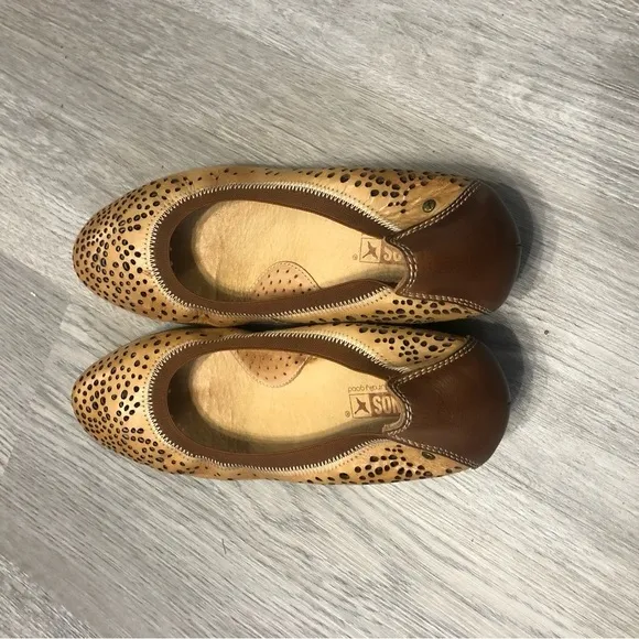 Pikolinos Round Toe Beige Wedge Leather Shoes 7