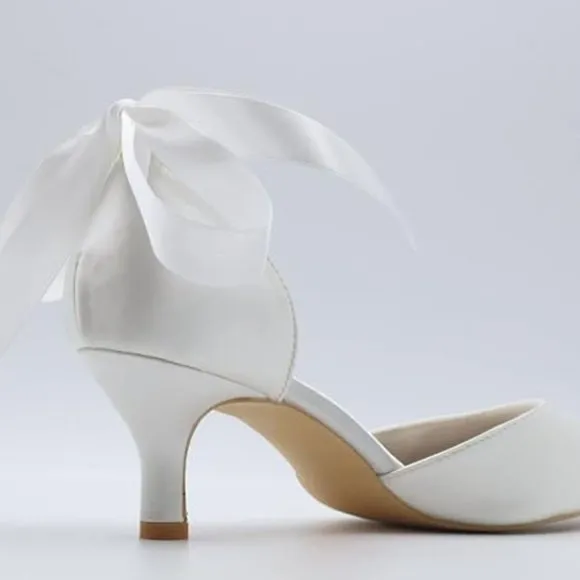Pointed toe pearl satin wedding shoes