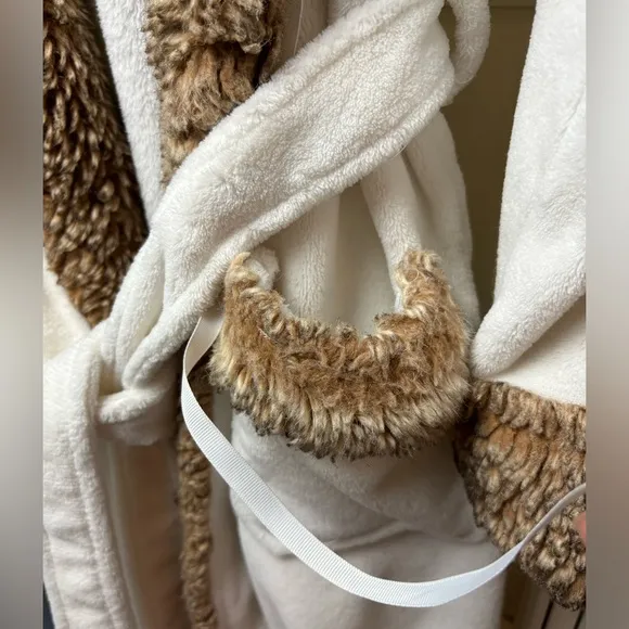 Pottery Barn Classic Hooded Luxury RobeCaramel Trim · Medium