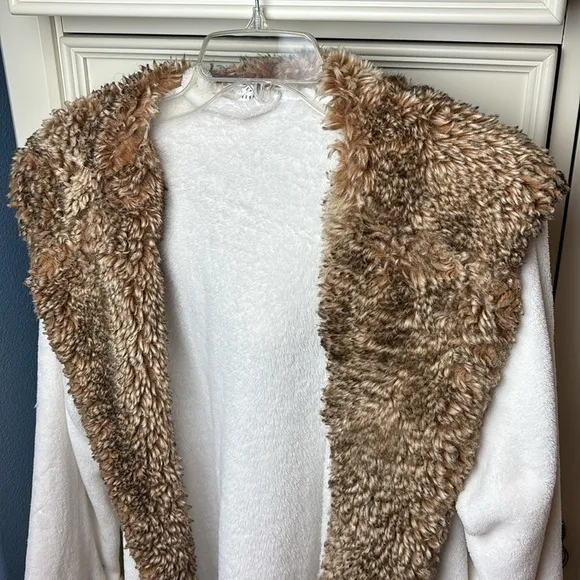 Pottery Barn Classic Hooded Luxury RobeCaramel Trim · Medium