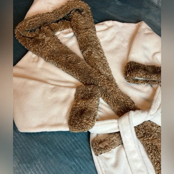 Pottery Barn Classic Hooded Luxury RobeCaramel Trim · Medium