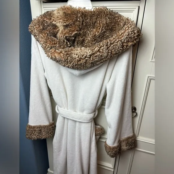 Pottery Barn Classic Hooded Luxury RobeCaramel Trim · Medium