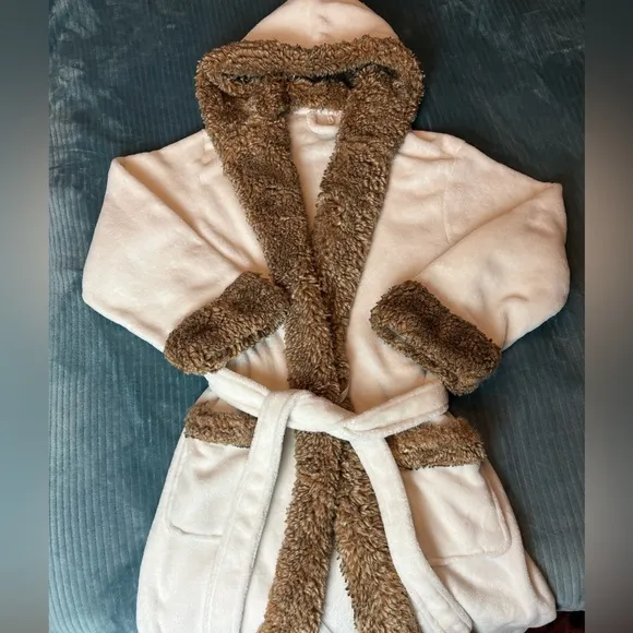 Pottery Barn Classic Hooded Luxury RobeCaramel Trim · Medium