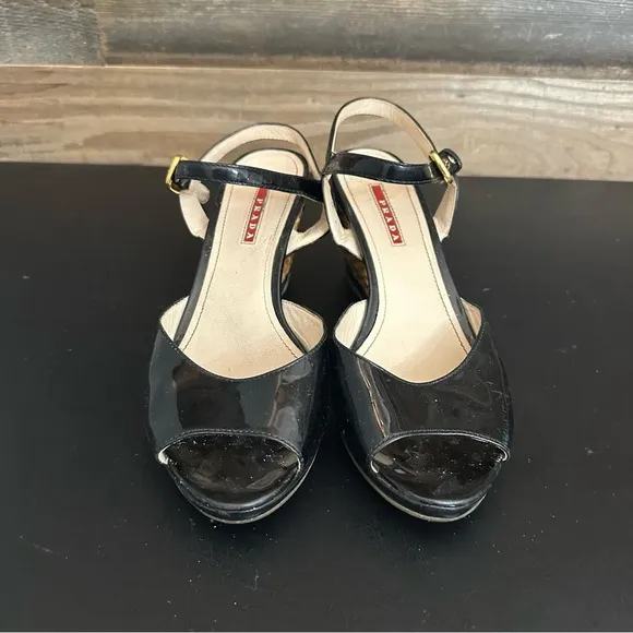 PRADA Womens Patent Leather Peep Toe Buckled Platform Sandals Black EU 40 Read