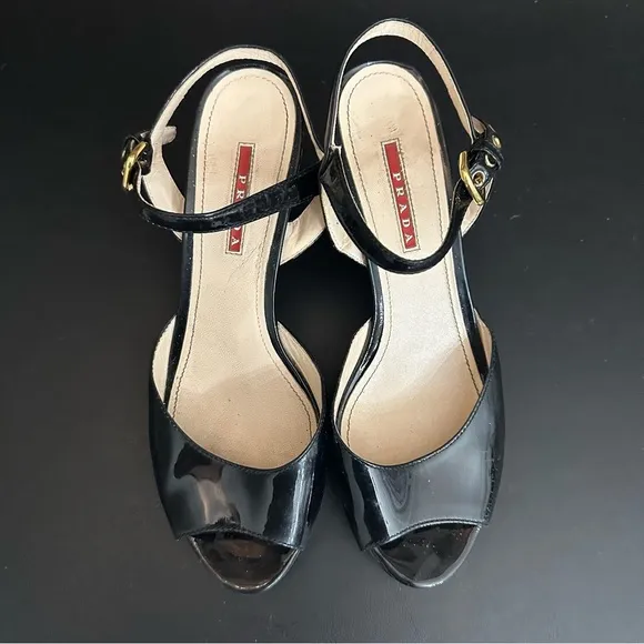 PRADA Womens Patent Leather Peep Toe Buckled Platform Sandals Black EU 40 Read