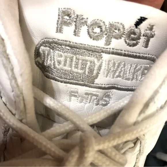 Propet Men’s White Leather Stability Laced Walker Therapeutic Sneaker size 11.5
