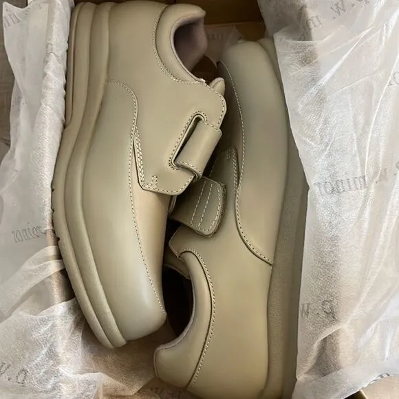 P.W. MINOR CLAY TAUPE LEATHER COMFORT SHOES.  NEW
