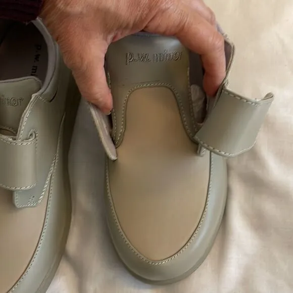 P.W. MINOR CLAY TAUPE LEATHER COMFORT SHOES.  NEW