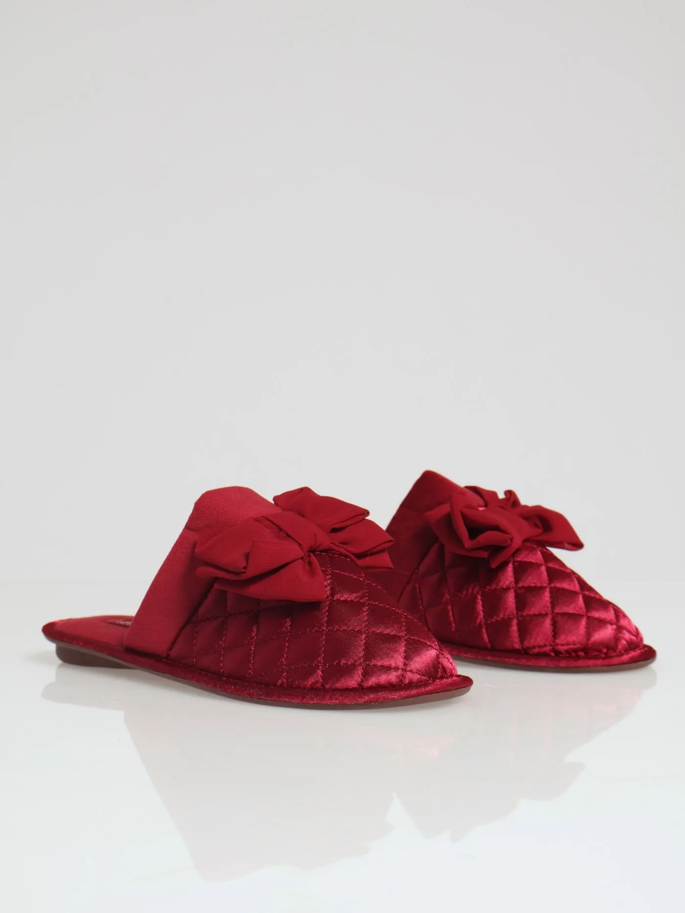 Quilted Closed Toe Slipper With Big Bow & Fur Topline - Wine