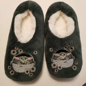 RARE Vera Bradley Grogu Baby Yoda Medallion Cozy Life Slippers Sz Small