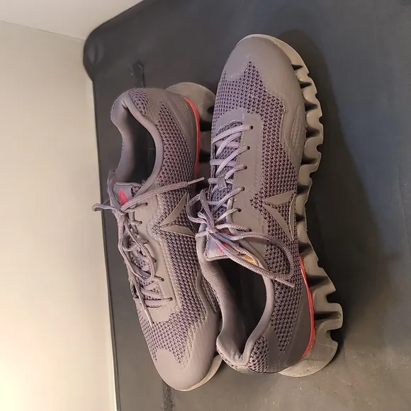 REEBOK MEN'S ZIGPULSE-SE  RUNNING SNEAKER  SHOE
