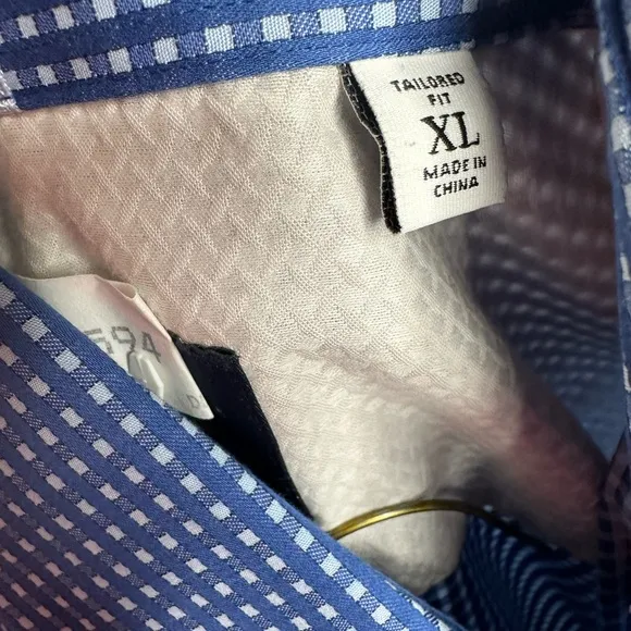 Robert Graham Modern Americana Men’s XL Tailored Fit Blue w white spots dress