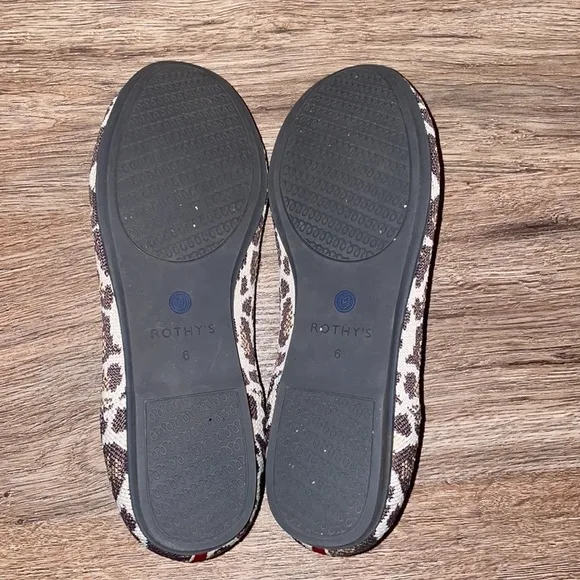 Rothys Animal Print Leopard Spotted Cap Toe shoes size - W6