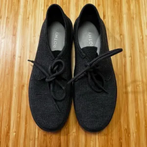 Rothy’s Men’s Gray Oxford Shoes with Breathable Knit Upper and Lace-Up Design