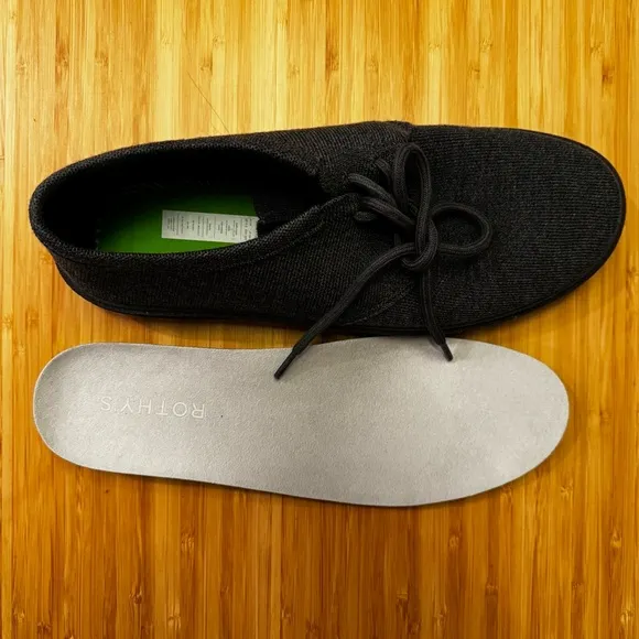 Rothy’s Men’s Gray Oxford Shoes with Breathable Knit Upper and Lace-Up Design