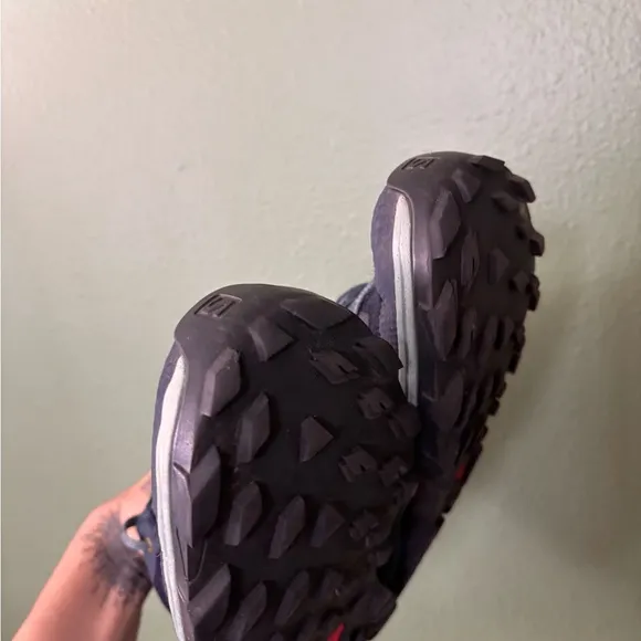 Salomon Outline GTX Hiking Shoes Size 8.5