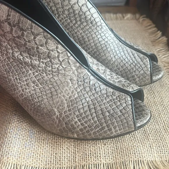 Salpy Geneva Bootie - grey lazer ( size 7.5)