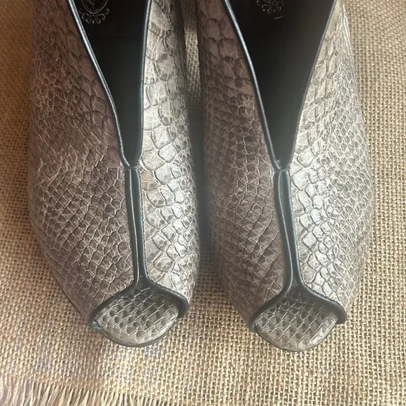 Salpy Geneva Bootie - grey lazer ( size 7.5)