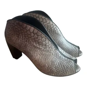 Salpy Geneva Bootie - grey lazer ( size 7.5)