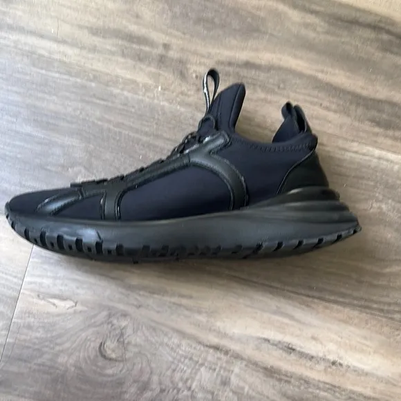Salvatore Ferragamo Black Sneakers Modern Athletic Design
