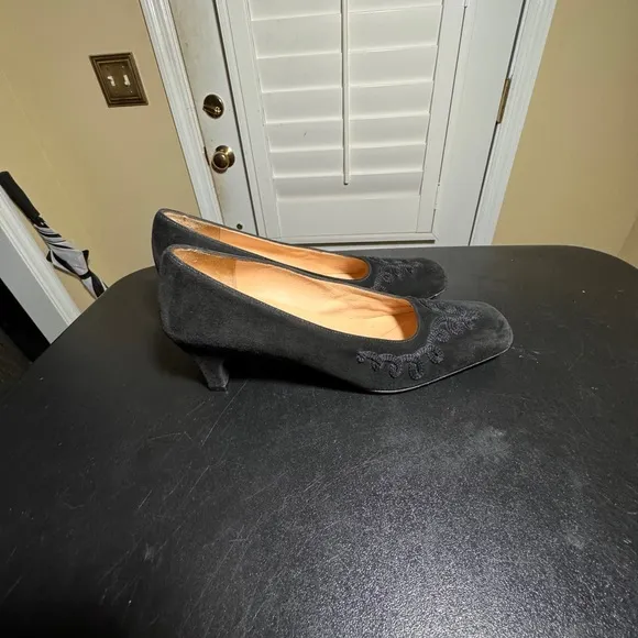 Salvatore Ferragamo Boutique size 7.5 black suede square tie shoes made …