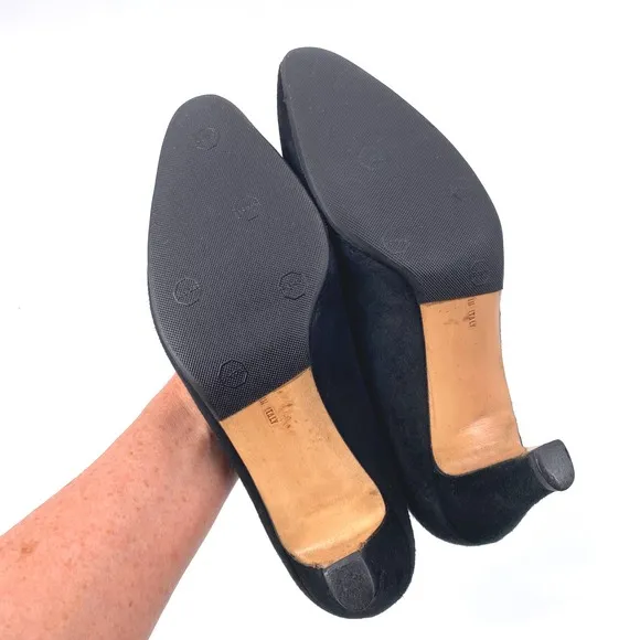 Salvatore Ferragamo Suede Pumps 8 B Gold Hardware Classic Heels  Designer Luxury