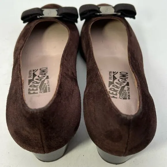 Salvatore Ferragamo Vara Bow Pump 7D Brown Silver Suede D Wide WIDTH Shoes Heels