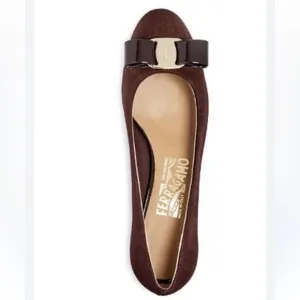 Salvatore Ferragamo Vara Bow Pump 7D Brown Silver Suede D Wide WIDTH Shoes Heels