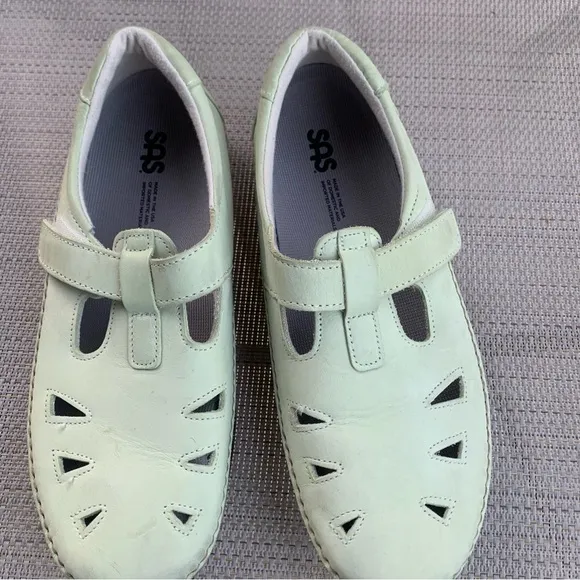 SAS Pistachio Roamer Slip-on VelClosure Size 8WW  With Breathable Cut-outside