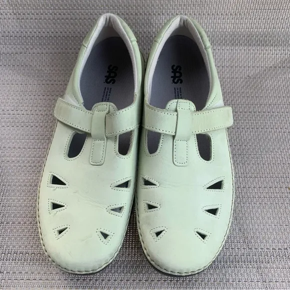 SAS Pistachio Roamer Slip-on VelClosure Size 8WW  With Breathable Cut-outside