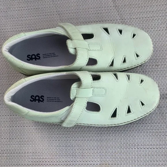 SAS Pistachio Roamer Slip-on VelClosure Size 8WW  With Breathable Cut-outside