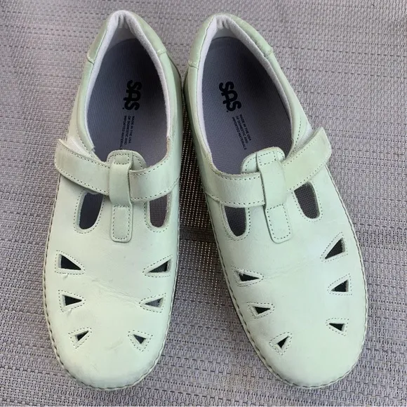 SAS Pistachio Roamer Slip-on VelClosure Size 8WW  With Breathable Cut-outside