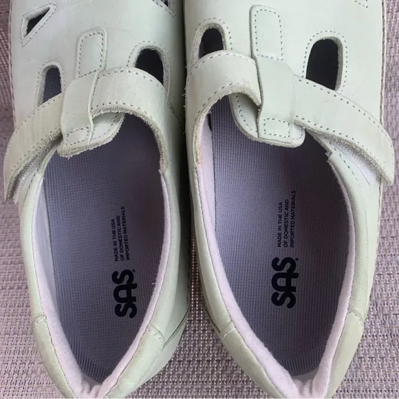 SAS Pistachio Roamer Slip-on VelClosure Size 8WW  With Breathable Cut-outside