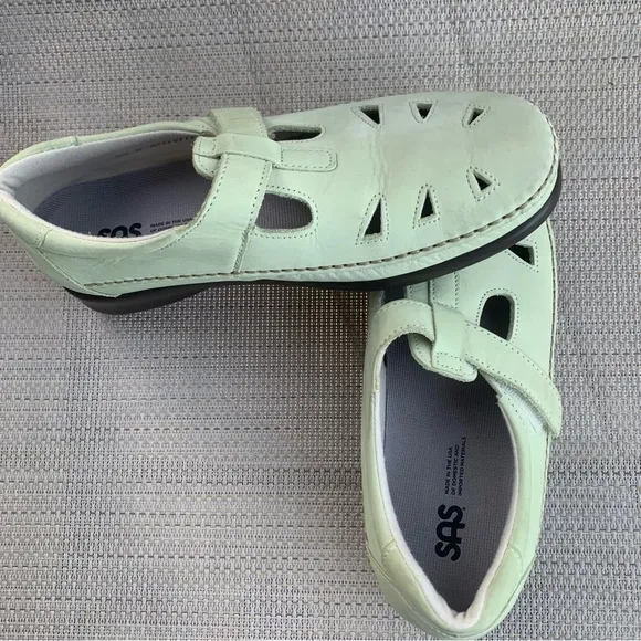 SAS Pistachio Roamer Slip-on VelClosure Size 8WW  With Breathable Cut-outside